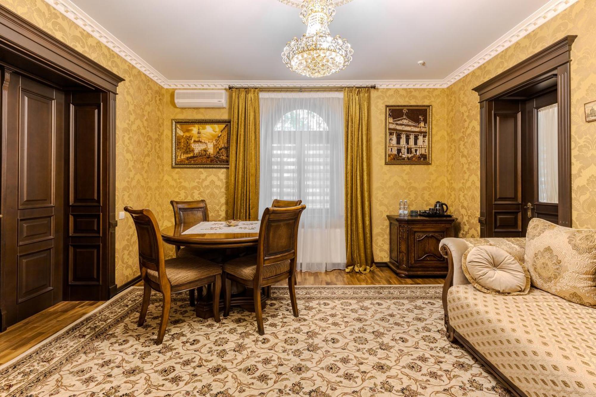 לבוב Luxury Boutique Andreevskiy מראה חיצוני תמונה